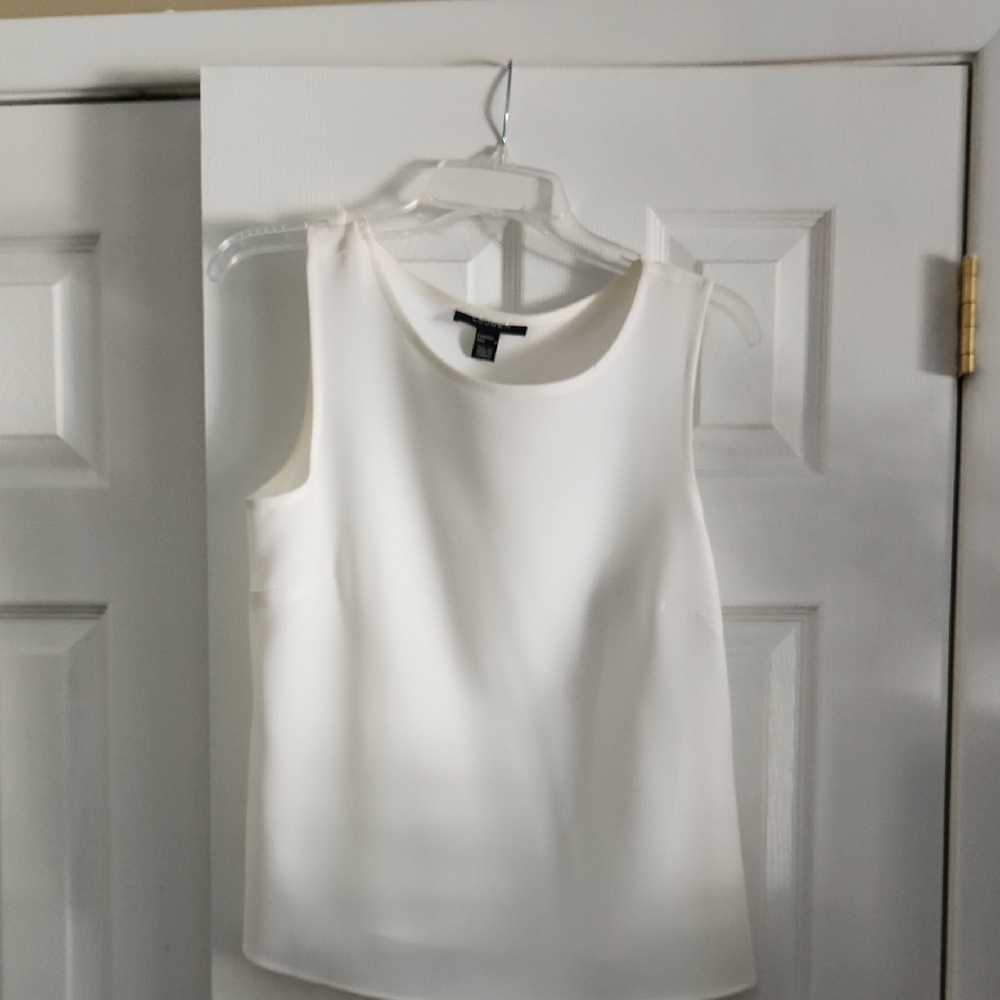 Chic White Sleeveless Blouse
